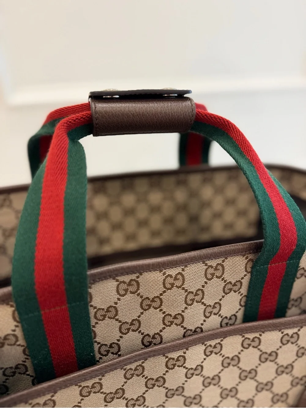 Gucci tote signature